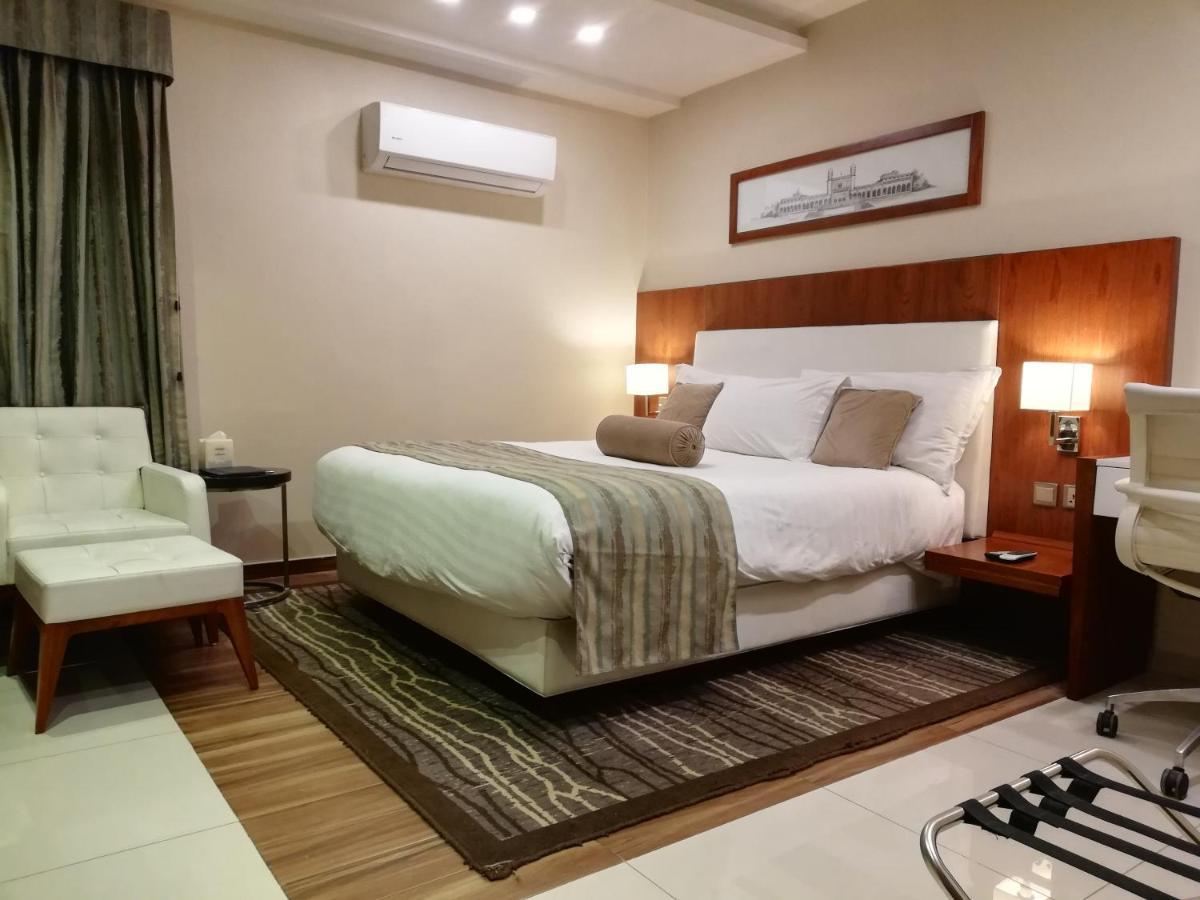 Avari Xpress Faisalabad Exterior photo